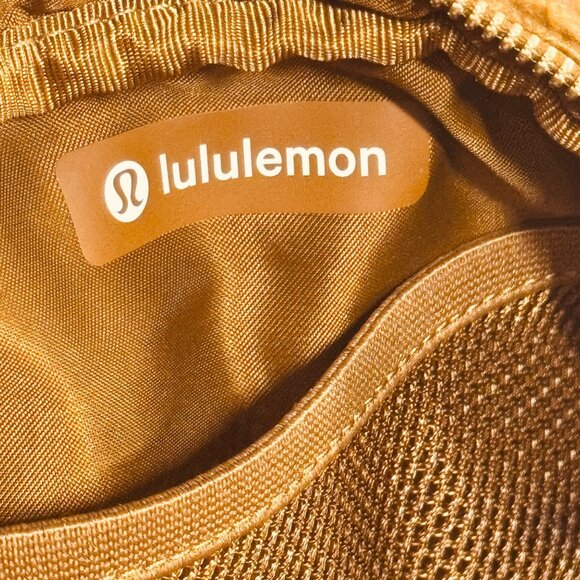 Lululemon Everywhere Sherpa Fleece Crossbody Belt Bag Burnt Caramel - Picture 9 of 9